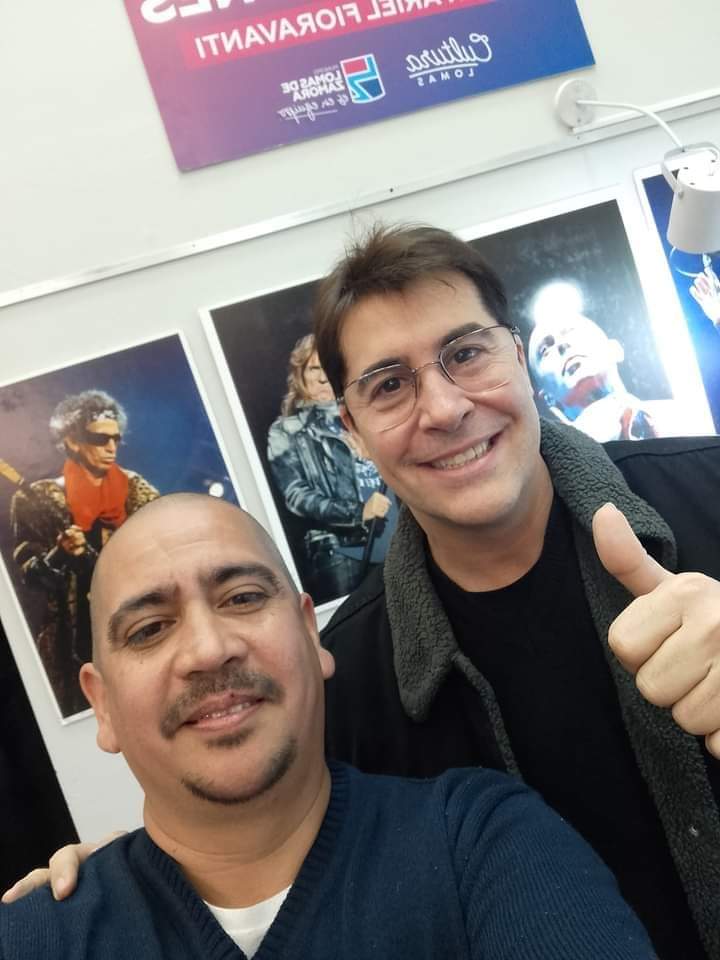 👉 Junto a Lisandro Carret, excelente conductor, salió charla y selfie!