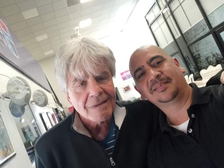 👉 Junto a Raúl Rizzo, excelente actor, salió selfie luego de brillar en el Teatro del Municipio. 🎭