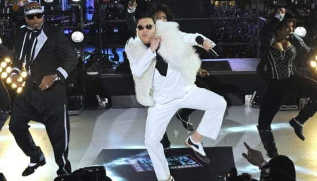 👉 Se cumplen 10 años del récord de “Gangnam style” de PSY en YouTube.