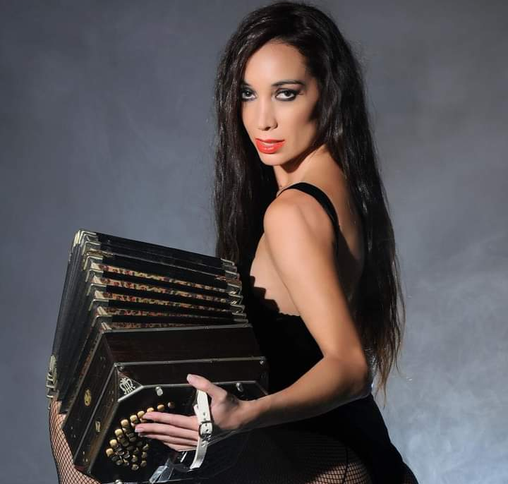 🎶💃🏽¡Mora Godoy llena de ritmo nuestro teatro!