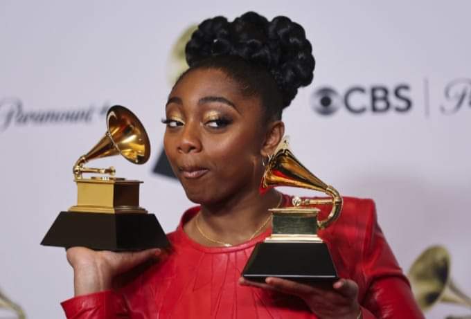 👉 Samara Joy ganó el Grammy a “Mejor artista nuevo”.