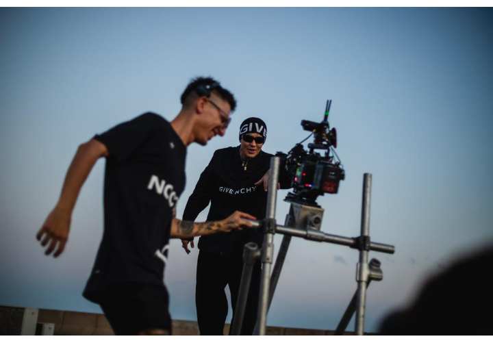 👉 Duki, Emilia, Maria Becerra y Lit Killah, juntos!El clip reune a los referentes de la música urbana argentina.