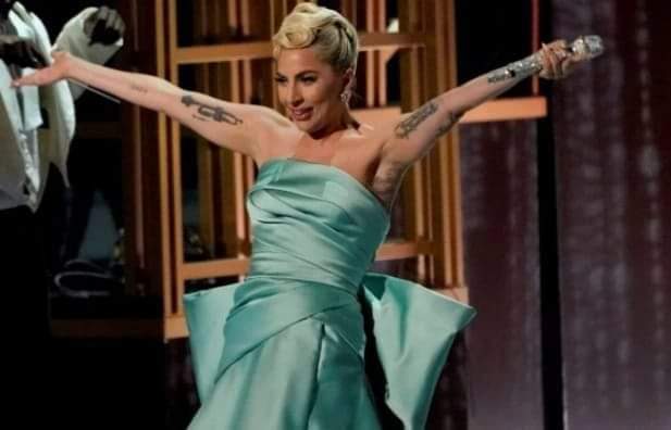 👉 Lady Gaga volverá a versionar sus éxitos con una residencia en Las Vegas.