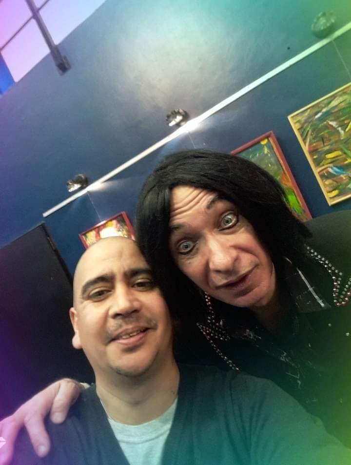 👉 Salió selfie luego de brillar en el escenario del Teatro del Municipio.🎭