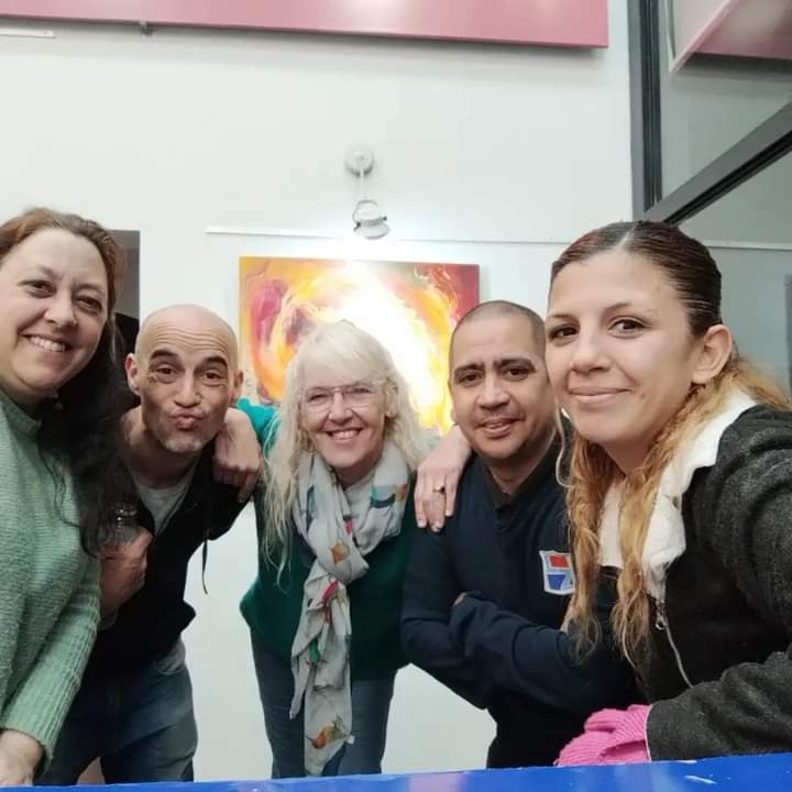 👉 Noche de trabajo, noche de música junto a estos grandes compañeros!