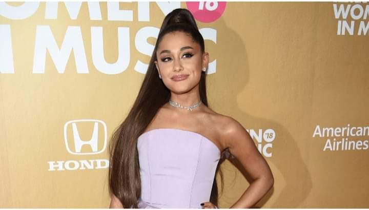 👉 Ariana Grande anunció el lanzamiento de su nuevo disco “Eternal Sunshine”.