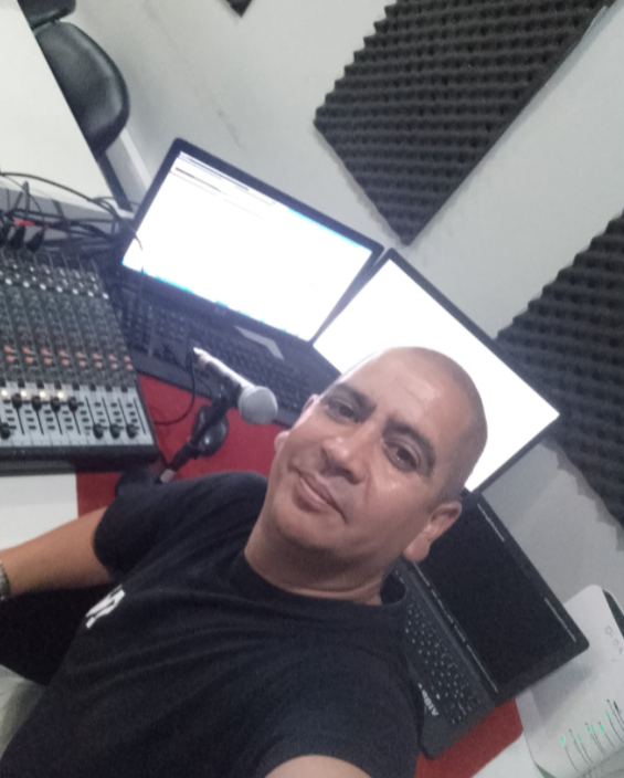 👉 Anoche participe en la producción y la operación técnica de un programa especial acompañando a Martina, conductora del Búnker Teatral.