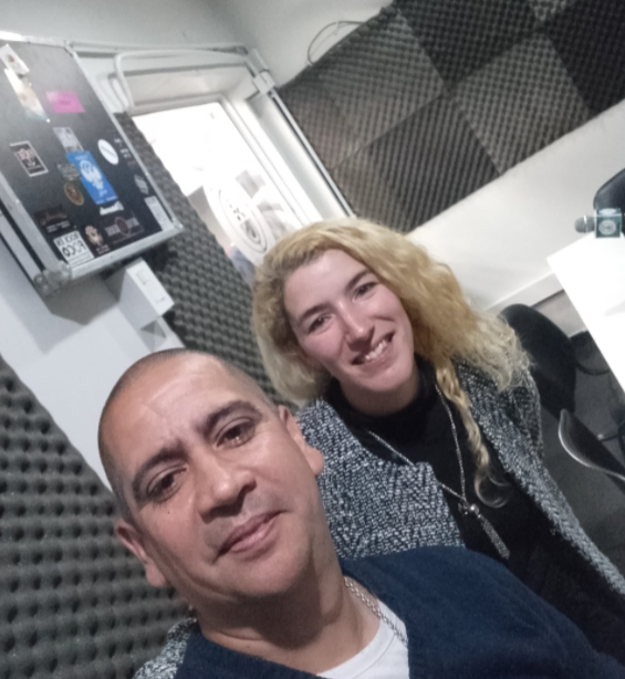 👉 Compartiendo la magia de la Radio junto a una gran cantautora de nuestra música y tradición.
