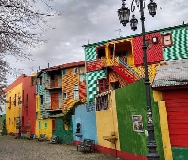 👉 Calle Caminito, La Boca, descubriendo Buenos Aires.