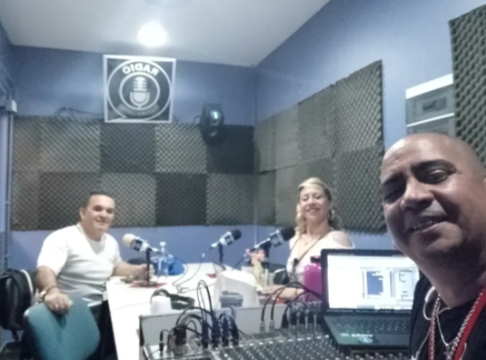 👉 Gracias a todos por compartir la magia de la Radio oyentes, artistas y el gran equipo de producción!