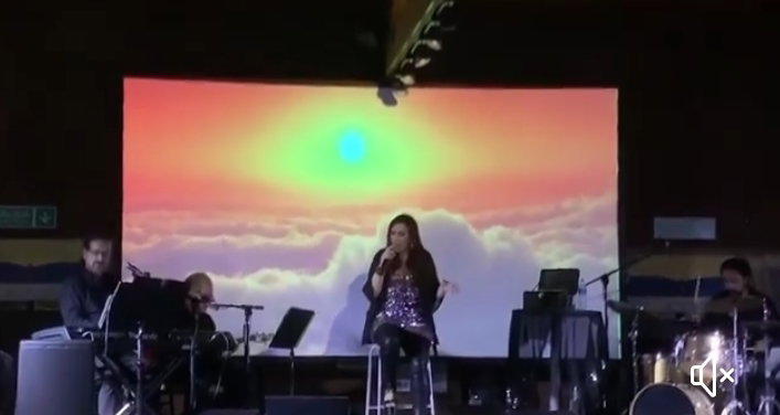 Karen Nisnik, celebrando el dis de la mujer.