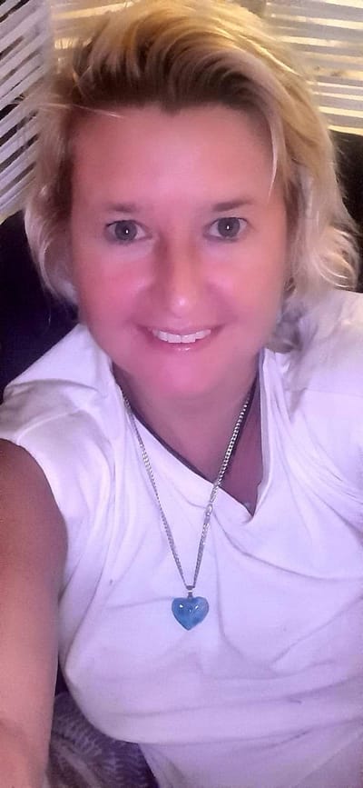 Moje poslání: LÉČÍM SVĚT. SPALUJI STARÉ. DÁVÁM ŘÁD A ENERGII NOVÉMU.