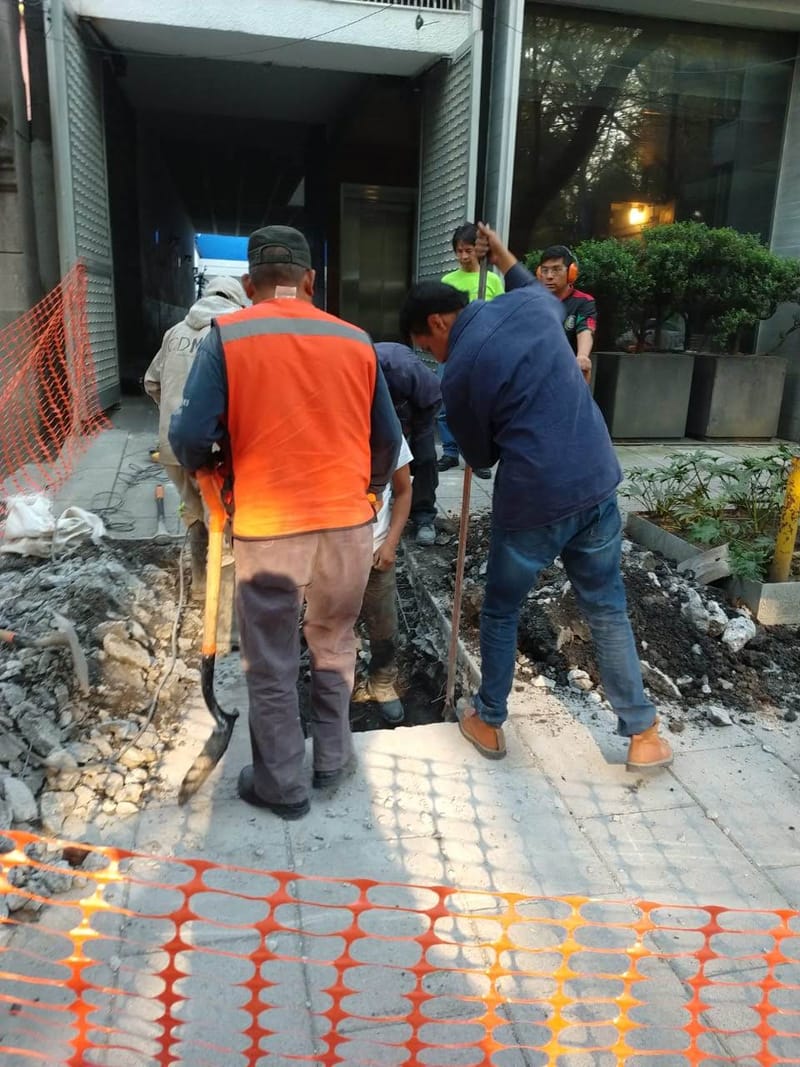CAMBIO DE BANQUETA Y GUARNICIÓN