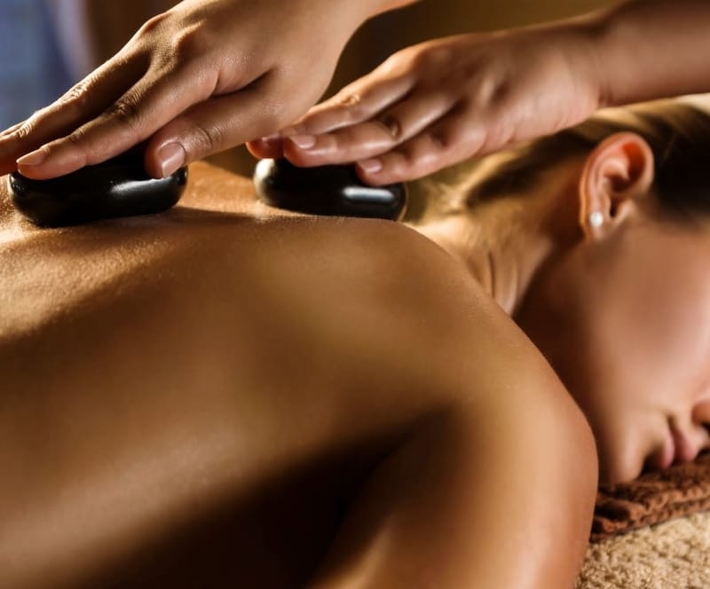 Massage aux pierres volcaniques naturelles (1h)