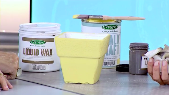 VIDEO: HOW TO AGE CERAMIC VASE  USING CHALK CRAFT