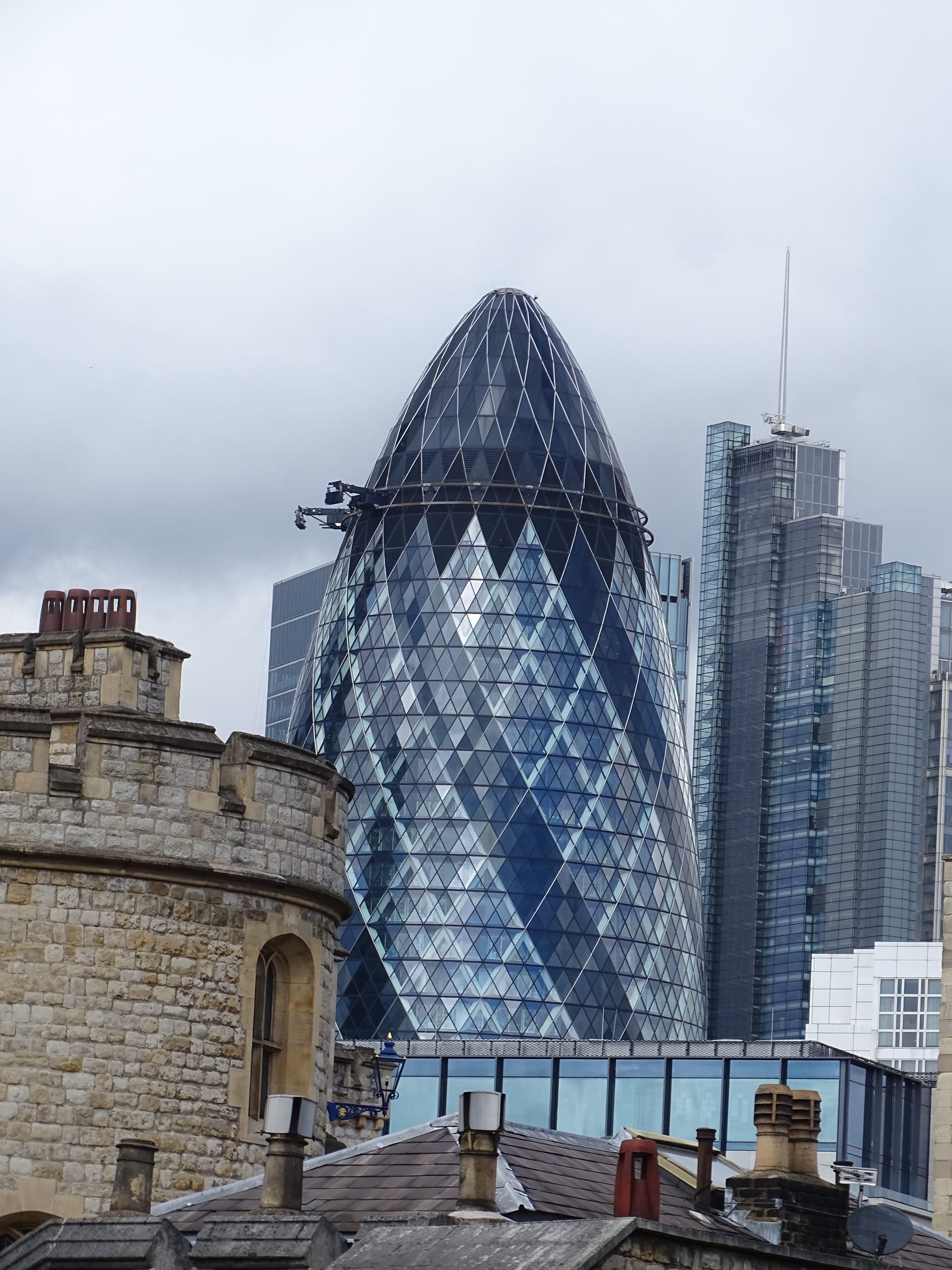 Le Gherkin (''cornichon'')