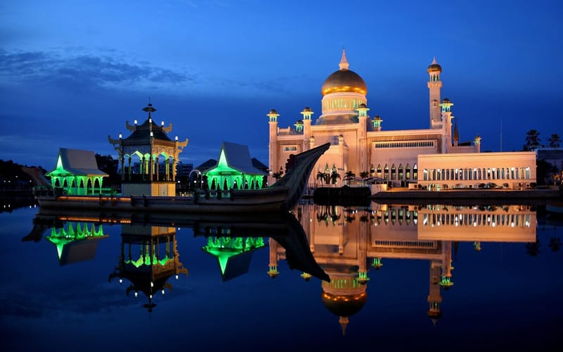 7. Sultan Omar Ali Saifuddin Mosque, Brunei