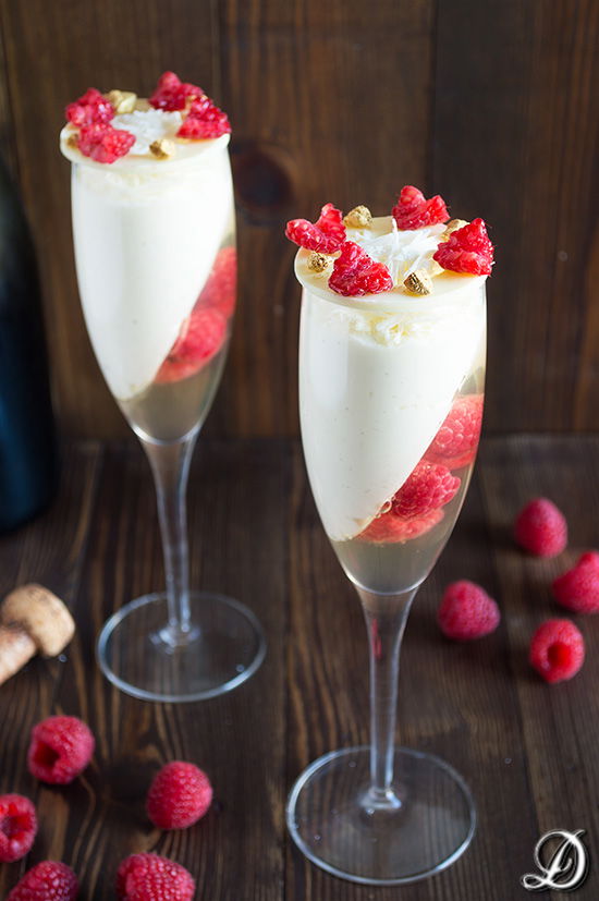 Mousse de Chocolate Blanco con Cava y Frambuesas