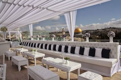 אירוח מלכותי image