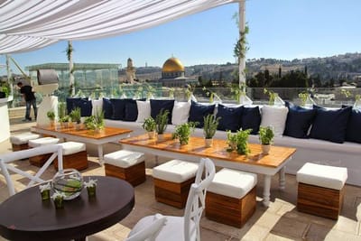 אירוח מלכותי image