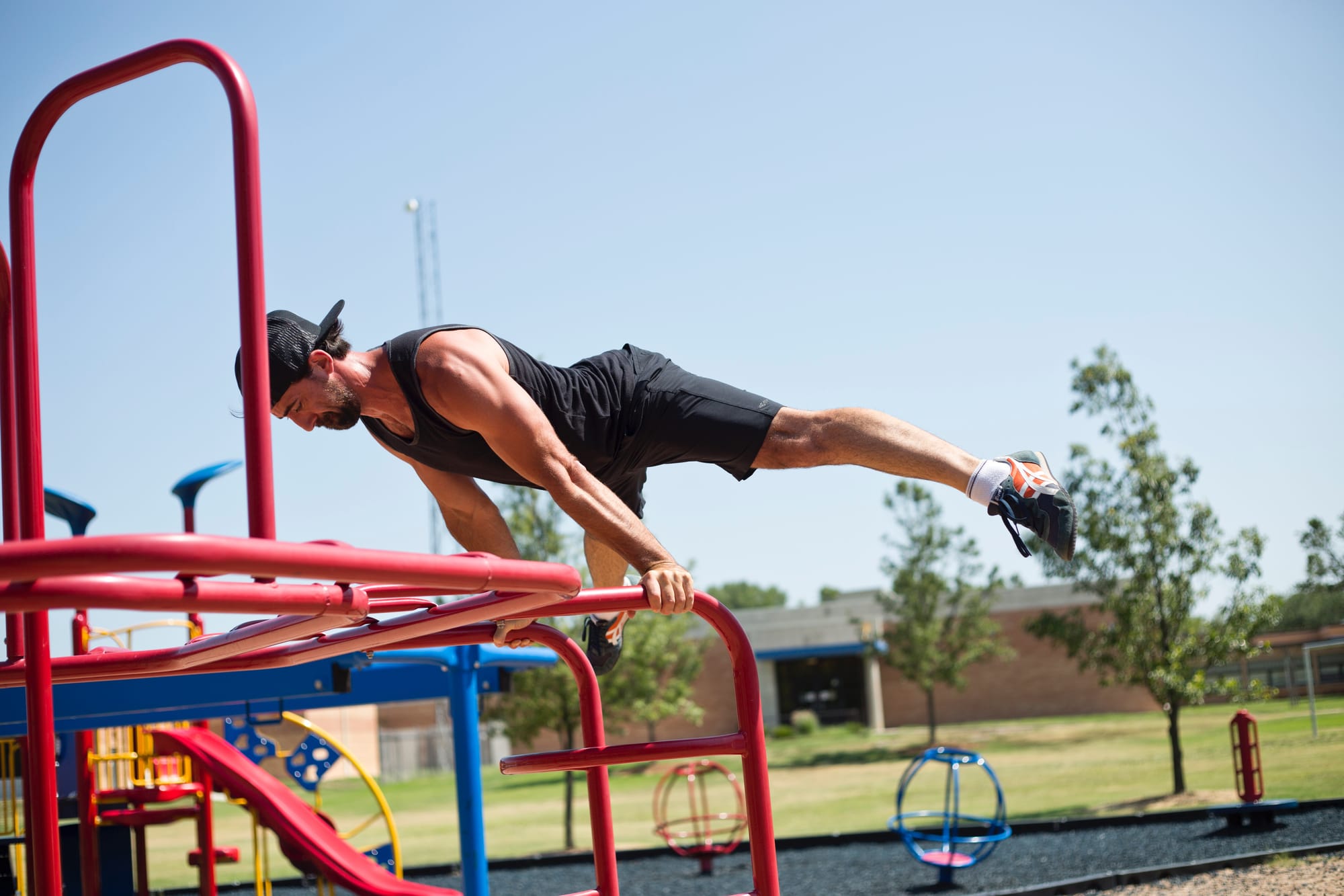 Efecto del entrenamiento combinado de fuerza y pliometría en variables biomecánicas del salto vertical en jugadoras de baloncesto