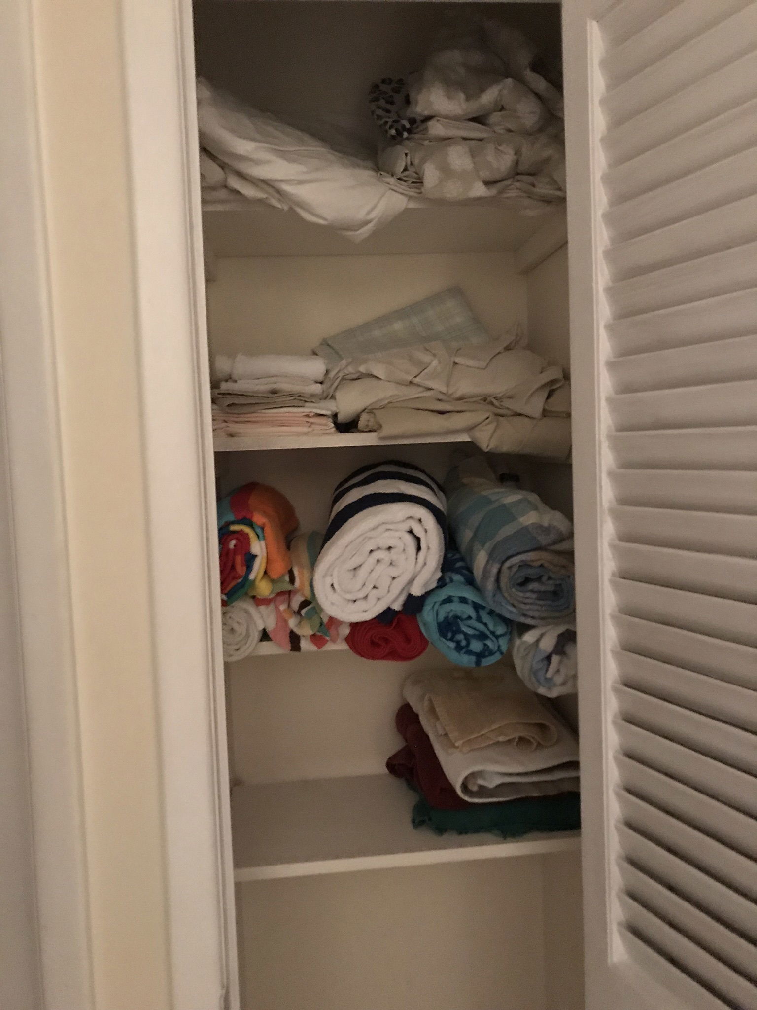 Linen Closet BEFORE