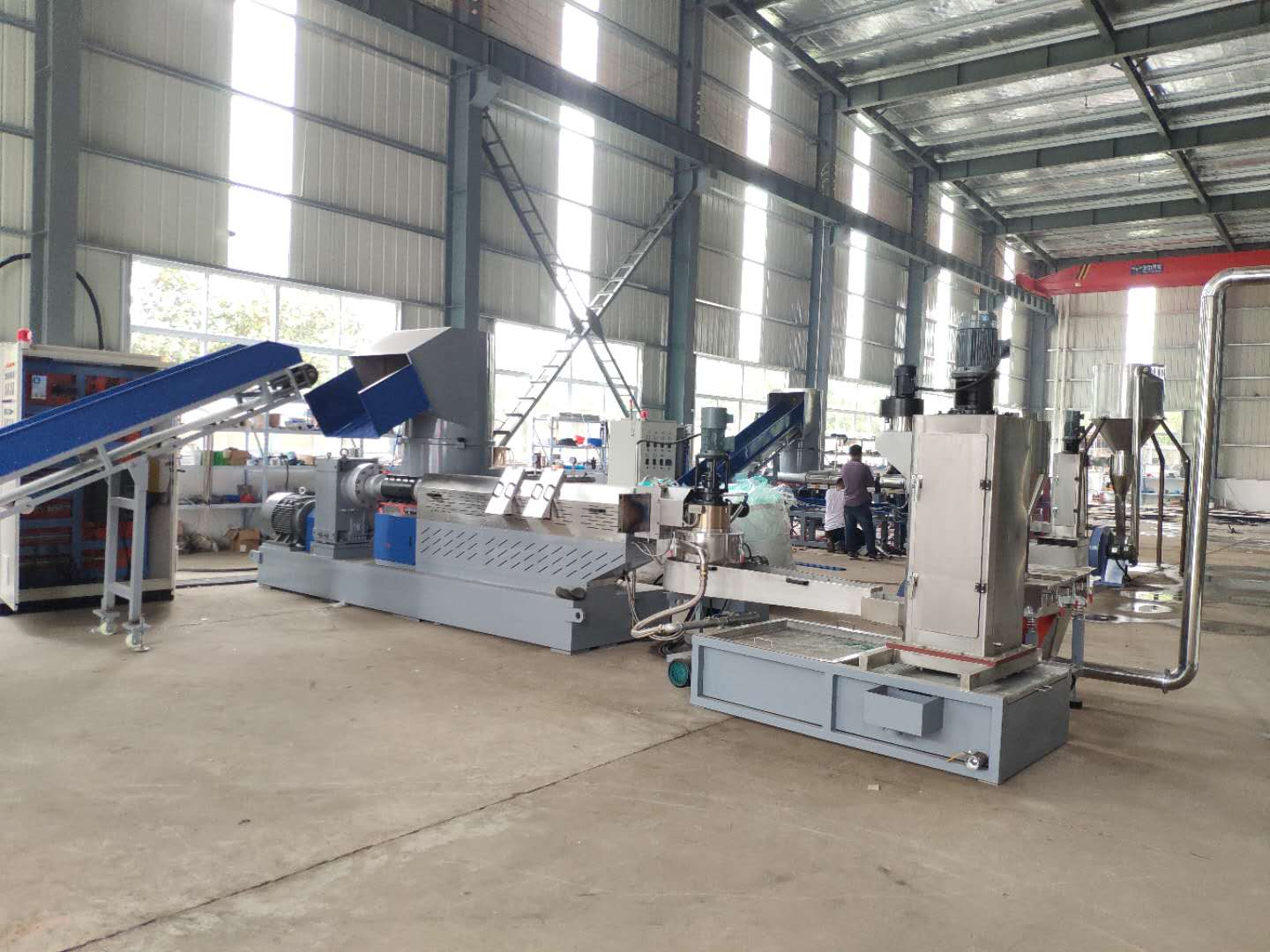 Plastic pelletizing production line can solve some problems of recycling waste materials