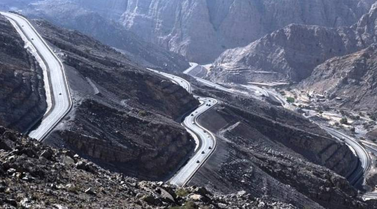 BEST ROADS IN UAE FOR THE ULTIMATE SELF