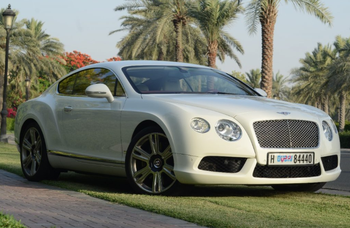 6 Car Types that you can Rent in Dubai