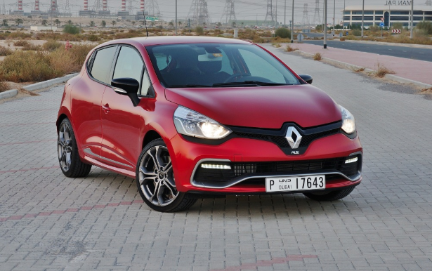 Features of Renault Symbol in Dubai