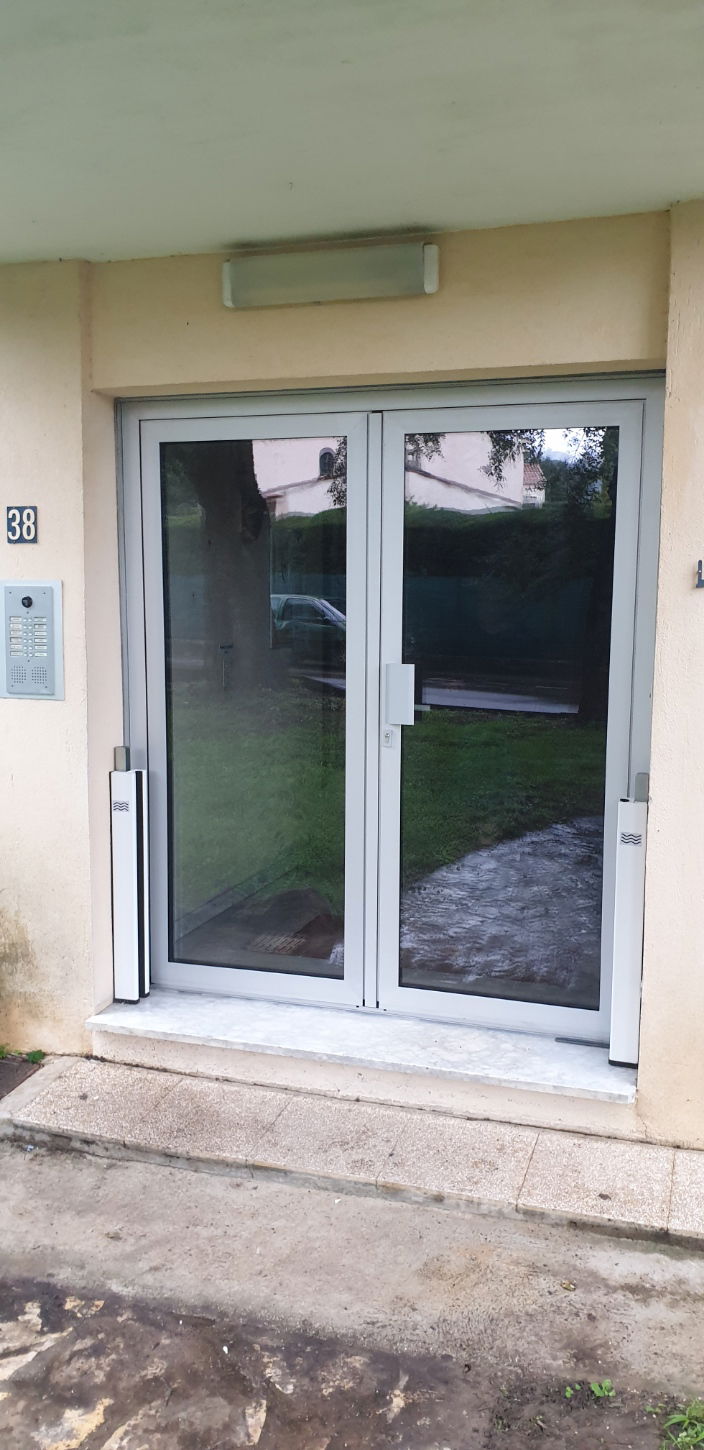 Porte d'entrée Aluminium d'Immeuble à Mandelieu  avec digicode