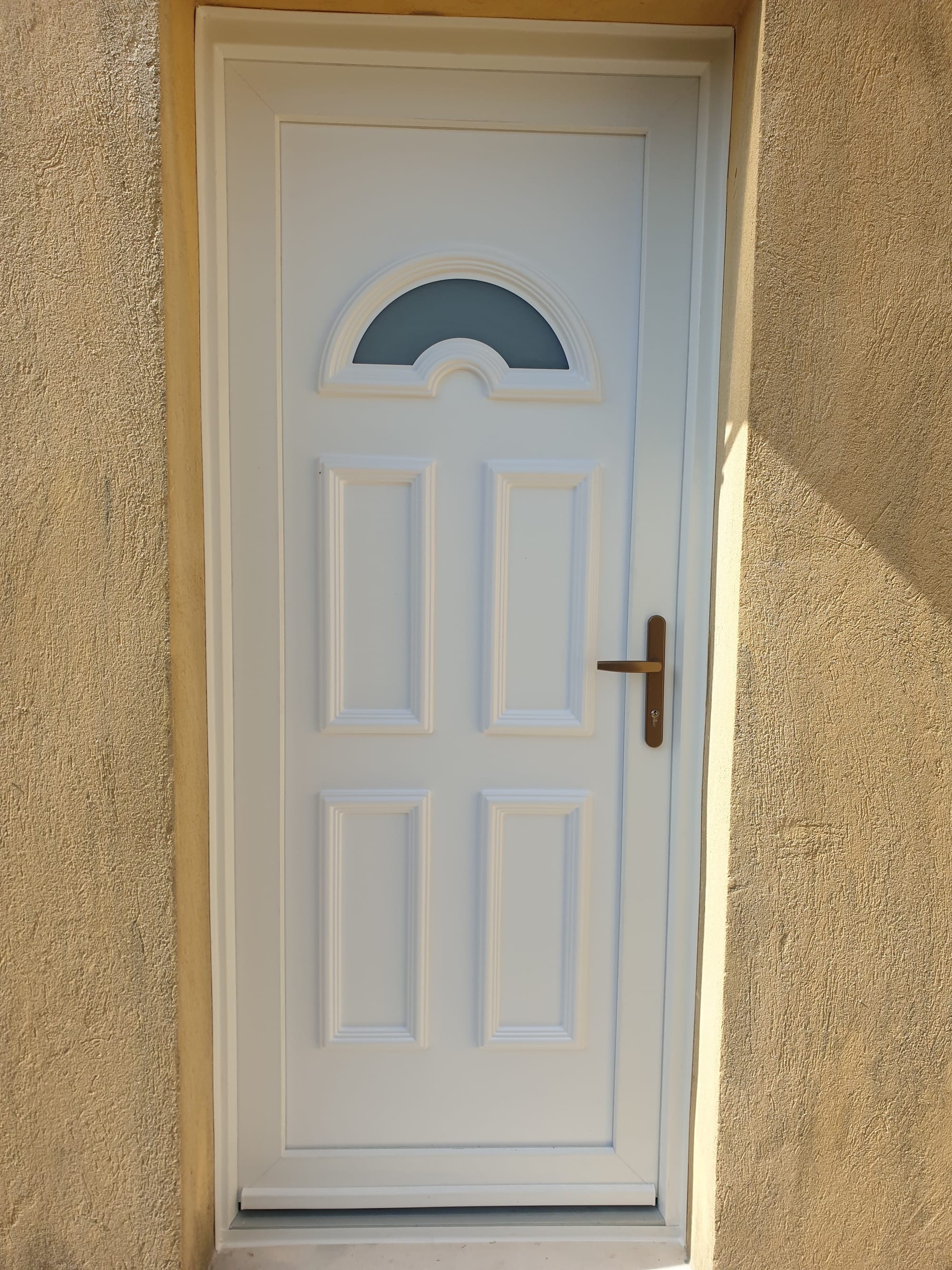 Porte d'entrée en PVC à Mougins