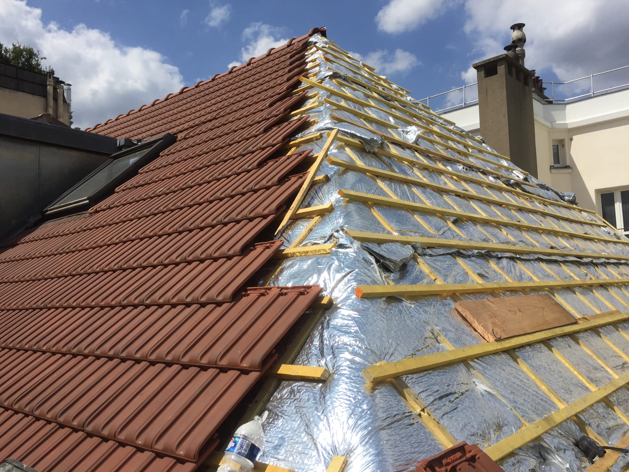 1er Pant couvert en tuiles de type PV 13 Flammé rustique