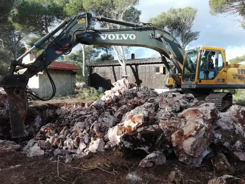 EXCAVACIONES, MOVIMIENTOS DE TIERRAS Y DEMOLICIONES