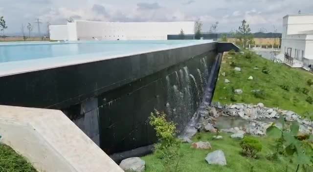 Piscina Infinity Complex Ramatuelle Ploiesti