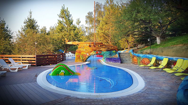 Piscina exterioara copii Club Vila Bran