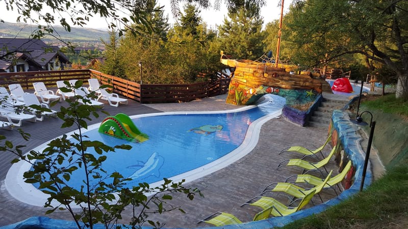 Piscina exterioara copii Club Vila Bran