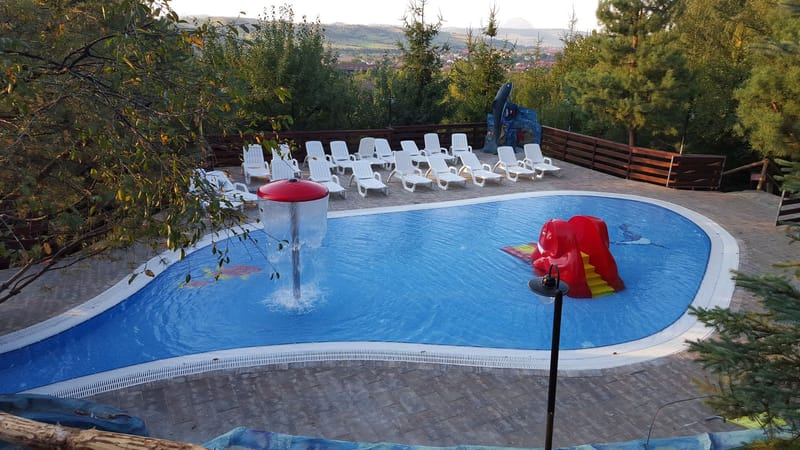 Piscina exterioara copii Club Vila Bran