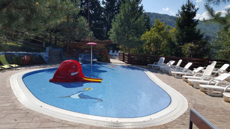 Piscina exterioara copii Club Vila Bran