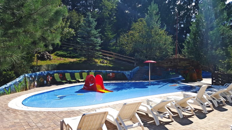 Piscina exterioara copii Club Vila Bran