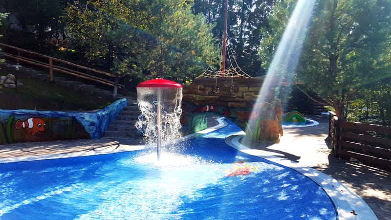 Piscina exterioara copii Club Vila Bran