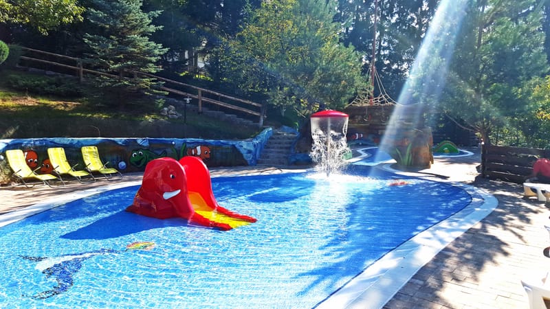 Piscina exterioara copii Club Vila Bran