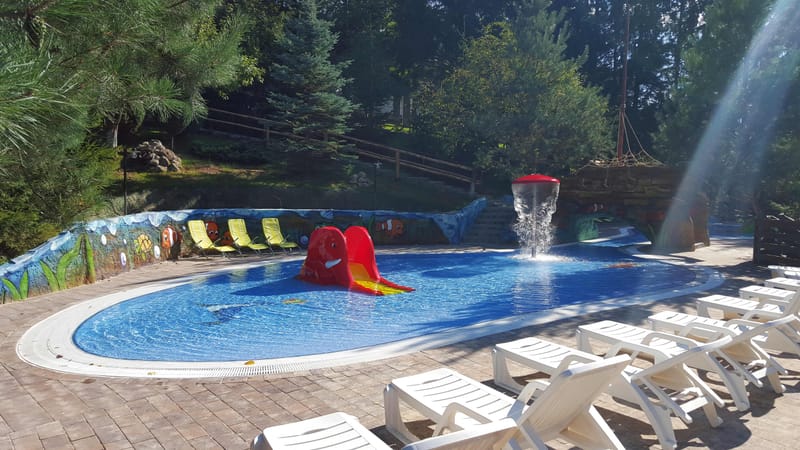 Piscina exterioara copii Club Vila Bran