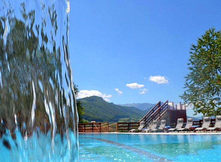 Piscina exterioara Club Vila Bran