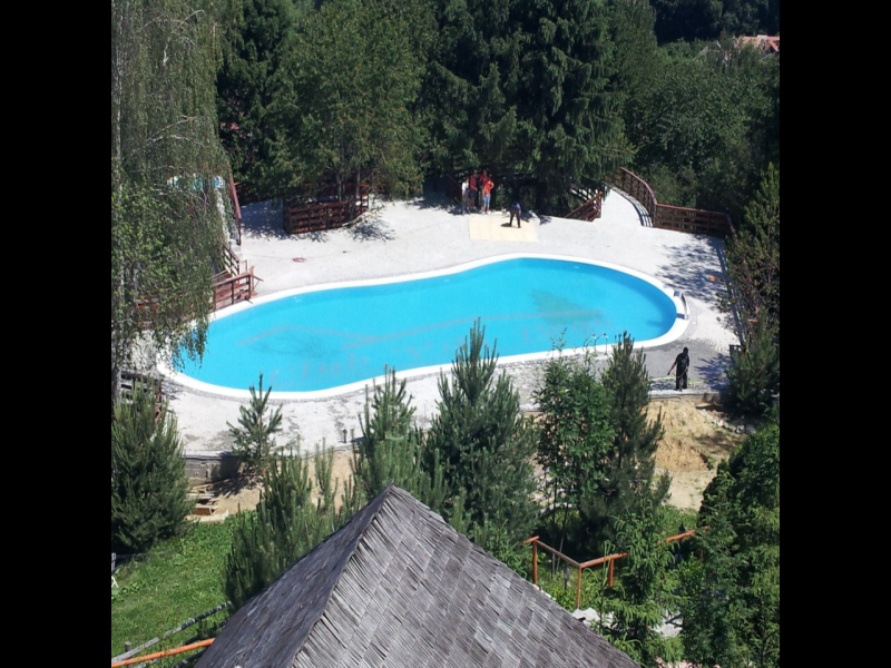 Piscina exterioara Club Vila Bran