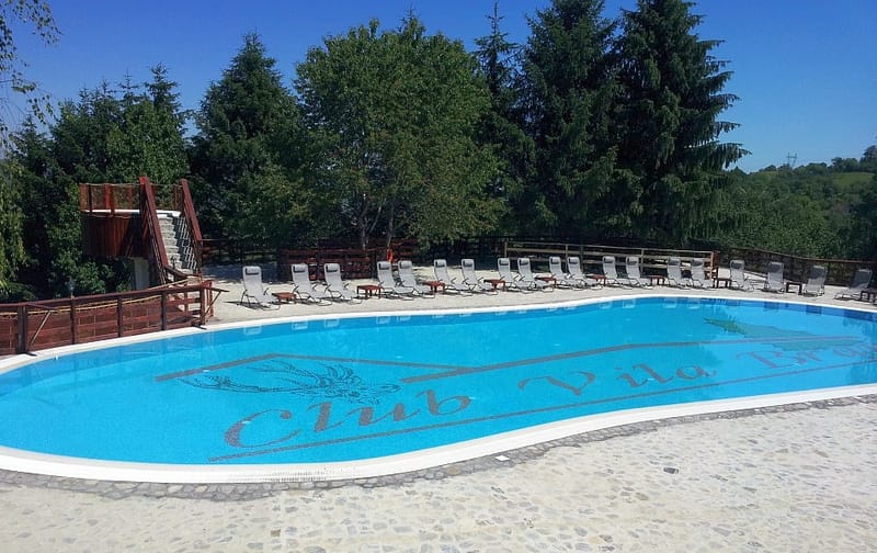 Piscina exterioara Club Vila Bran