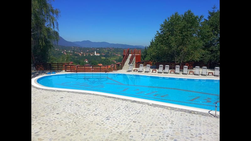 Piscina exterioara Club Vila Bran