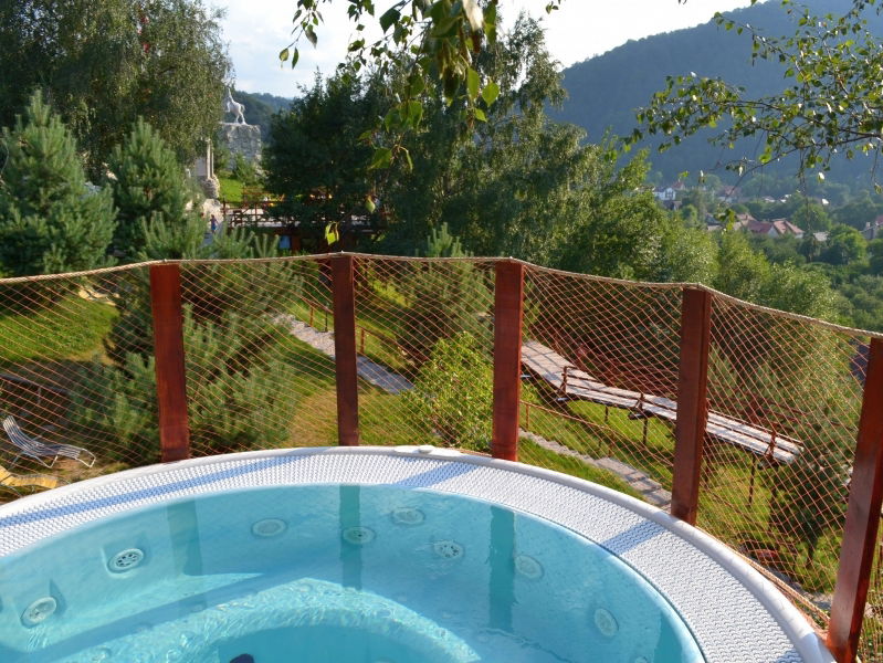 Piscina exterioara Club Vila Bran