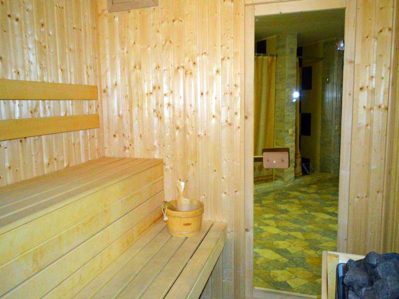 Piscina exterioara Club Vila Bran