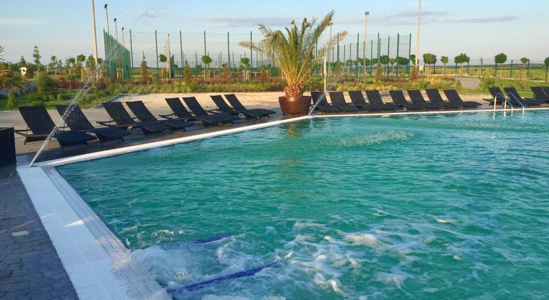 Piscina Plaza Lake Rojiste